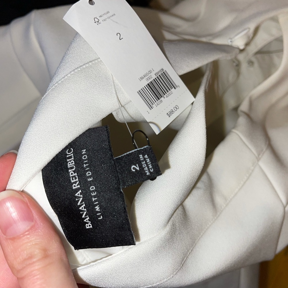 LOT (2) Banana Republic Peplum tank Tops WHITE & BLACK - Picture 7 of 7